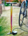 Lezyne pompka podłogowa CNC Digital Drive srebrna