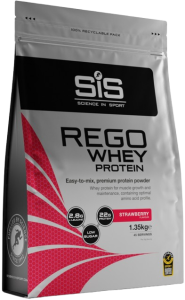SiS białko Rego Whey Powder 1.35kg truskawka