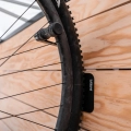 Lezyne wieszak rowerowy za koło czarny