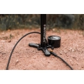 Lezyne pompka podłogowa Gravel Digital Drive Pro srebrna
