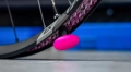 Muc-Off uchwyt Stealth Tubeless Tag Holder do AirTag + zestaw wentyli 44mm